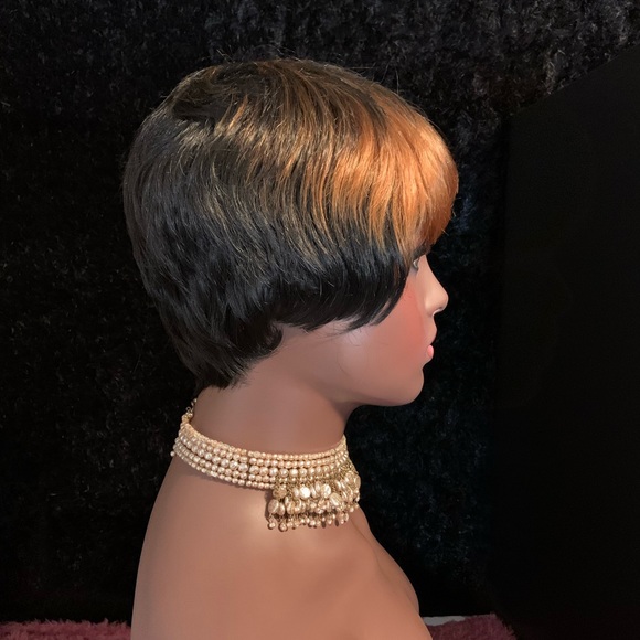 Short Auburn/Black Classic Synthetic Wig for Everyday or Events - Picture 4 of 5